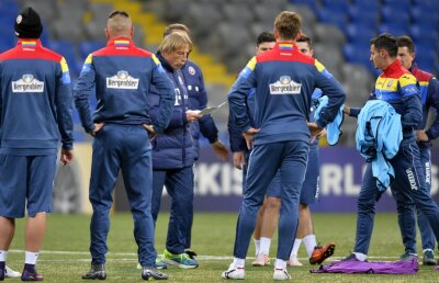 UPDATE Jucătorii și staff-ul naționalei, prădați de hoți în Kazahstan! "Tricolorii" au rămas fară bani și obiecte personale! Un stelist a avut cel mai mult de suferit