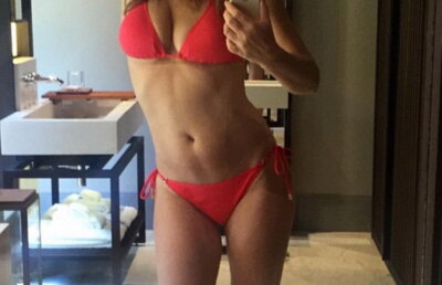 Pare imposibil ca o femeie să arate aşa la 51 de ani! Elizabeth Hurley a demonstrat că se poate