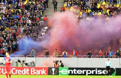 S-au întors fanii și au reapărut problemele » Steaua va fi amendată după meciul cu Zurich