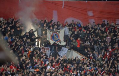 Start de meci cu nervi la Dinamo - Pandurii: "Demisia! Demisia!"