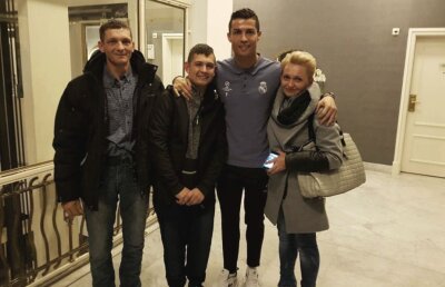 VIDEO După ce a ieşit din comă ascultând comentariul golurilor lui Ronaldo, polonezul de 17 ani şi-a întâlnit idolul