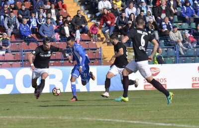 A început exodul! Primii jucători care și-au reziliat contractele cu Pandurii 