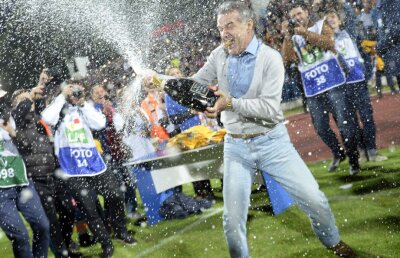 EXCLUSIV Veste-bombă pentru fanii Stelei » Becali face stadion pentru roș-albaștri!