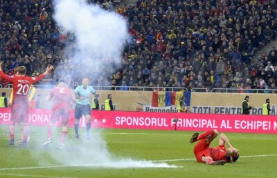 Gluma serii după România - Polonia: "De ce au aruncat românii cu petarde" :D :D :D