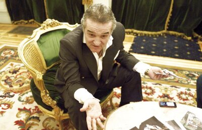 Becali a dezvăluit ce SMS i-a dat aseară Șumudică » Ce șanse are antrenorul Astrei să vină la Steaua: "I-am zis încă de atunci"