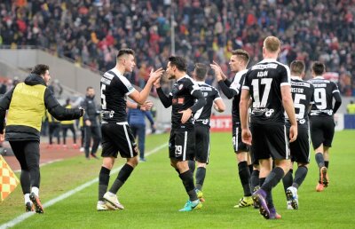 Fotbalistul care nu există! Dinamo îl dă afară pe fundașul invizibil