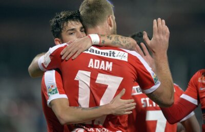 VIDEO, FOTO Dinamo o învinge greu pe ASA, după un gol marcat în prima repriză și un penalty, gratuit acordat, irosit pe final