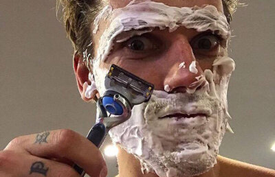 Griezmann inovează » Francezul a semnat cu Gillette și apare cu spumă chiar și la sprâncene