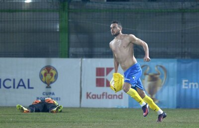 FOTO și VIDEO "Cine-i ăsta, că nici nume de fotbalist nu are!" » Un episod de senzație cu Nilă, omul cu care Toșca va avea coșmaruri