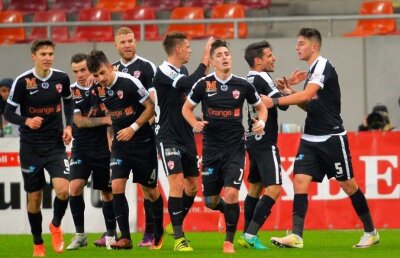 Insider în cantonamentul lui Dinamo » Șefii clubului au refuzat jucătorii propuși de un impresar
