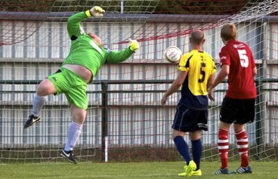 Umple poarta! Arsenal l-ar putea avea în față în ”optimile” Cupei pe Wayne Shaw