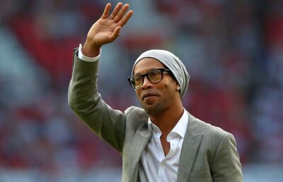 Ronaldinho s-a întors la Barcelona după nouă ani » Pe ce post "va evolua"