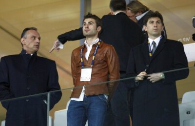 Război între "câini" » Mutu îi răspunde acid unei legende a lui Dinamo: "Nu-mi pasă ce spune"