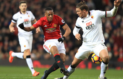 Mai complicat nu se putea :) Francezii se roagă ca un francez să le dea gol francezilor