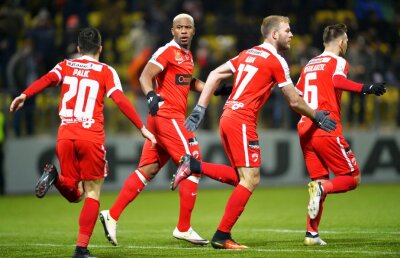 ULTIMA ORĂ S-au înțeles! Cine va conduce antrenamentul de la ora 14:00 al lui Dinamo + staff-ul noului "principal"