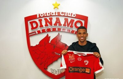 Nici n-a venit bine, că Rivaldinho a dat-o deja în bară! Azi-noapte a intrat disperat pe net: "Vă rog, ajutați-mă!" » În discuție s-a băgat și Rivaldo!