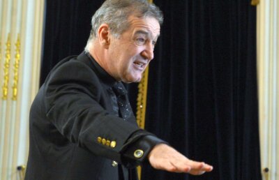 Becali l-a trădat din nou pe Reghe » I-a cerut scuze că a spus tuturor echipa, dar a recidivat: "Bine, așa joacă"