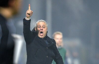 Şumudică îşi continuă războiul cu un rival din Liga 1: "Dacă ajunge în primăvara europeană, îi plătesc eu contractul pe un an!"