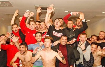 FOTO Ironii la adresa Stelei pe pagina de Facebook a lui Dinamo! "Câinii" se contrazic singuri :) 