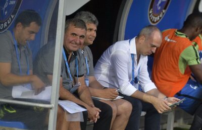 "Magicianul" Hagi a făcut analiza sezonului regulat: "Am transformat înfrângerile în victorii" » Mesajul de pe autocarul echipei sale