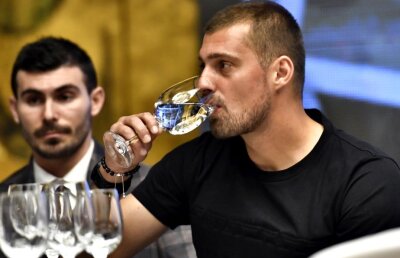 EXCLUSIV Detalii incredibile de la Steaua » Gazeta publică episoade neștiute până acum, care l-au înfuriat la culme pe Becali: "Se puneau pe băut încă de la prânz!"