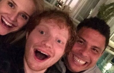 Prieteni la cataramă  » Ronaldo e în vogă: şi-a făcut selfie cu unul din cei mai populari cântăreţi