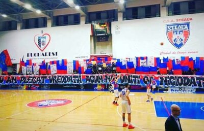 VIDEO Peluza Sud Steaua, atmosferă incendiară la baschet » Ce coregrafie au afișat ultrașii steliști: "Nu am plecat vreodată"
