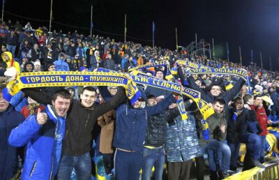 VIDEO Lecție de fair-play a fanilor ruși » Cum i-au primit pe suporterii lui United, înainte de confruntarea din Europa League 