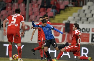 Marea dilemă a lui Contra înaintea meciului cu Viitorul » Va risca "Guriță"?