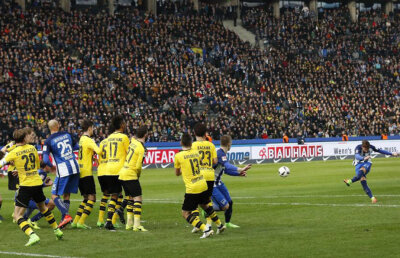 VIDEO Borussia celor două măști » După ce a strălucit în Liga, Dortmund a clacat rușinos în campionat