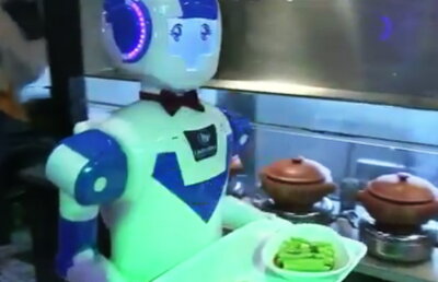 R2D2 aduce pizza! Invenție monumentală a chinezilor: ce vezi dacă intri în restaurant