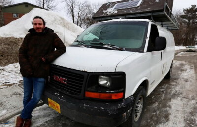 Un student şi-a făcut apartament dintr-o furgonetă pentru a economisi bani