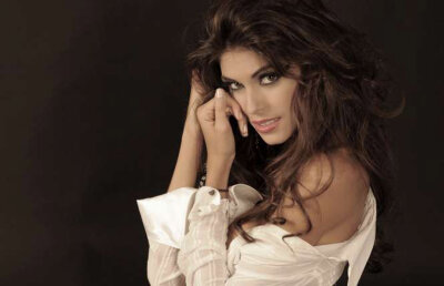 FOTO Linda a schimbat caii-putere: a trecut de la două la patru roți!