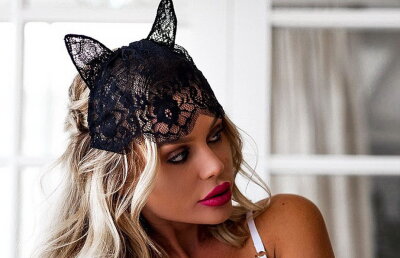 FOTO » Nu toți bărbații pot sa privească aceste fotografii! Skye Wheatley, în cea mai sexy lenjerie