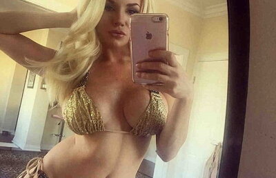 FOTO Are cei mai sexy sâni: pentru bărbați e greu să o privească!