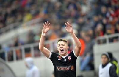 Un fost mare jucător al lui Dinamo, neiertător cu "tricolorii" prinși băuți în avionul naționalei: "Nu știu ce a fost în capul lor"