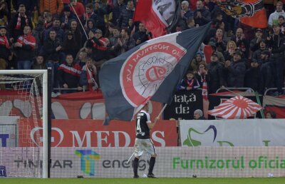 FOTO Lupta din play-off se mută la Comisii » Dinamo a reclamat 5 fotbaliști ai unei adversare!