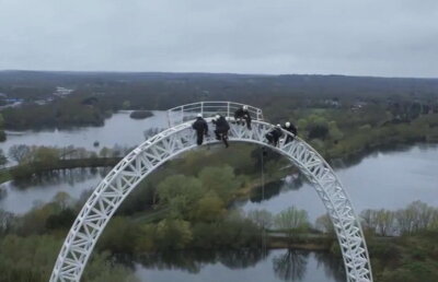 FOTO & VIDEO » Imagini uluitoare dintr-o zi de muncă a unor alpinişti utilitari
