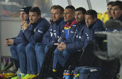 Ce-a ajuns 10-le lui Hagi! Să fii decar în 2017: lustruiești banca de rezerve