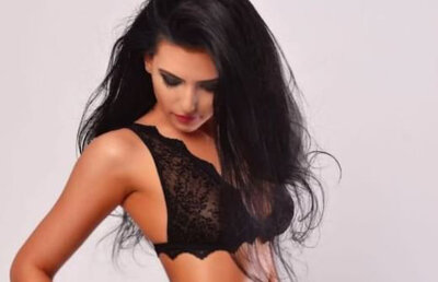 FOTO Încă se mai practică: o fată de 18 ani și-a vândut virginitatea pe o sumă fabuloasă!