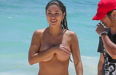 FOTO O luptătoare din UFC a i-a făcut KO pe bărbaţi când şi-a dat sutienul jos