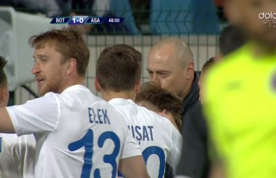 FOTO Golofca s-a sucit » De la "ori plec eu, ori pleacă el" la îmbrățișări amicale cu Grozavu, după ce a marcat