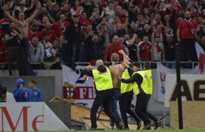 Oficialii lui Dinamo au dezvăluit motivele pentru care fanii au intrat pe teren la meciul cu FCSB: "Nu ne dezicem de ei"