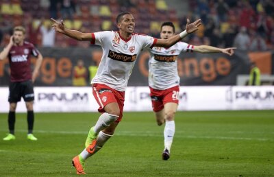 FOTO și VIDEO Premiere la Dinamo: prima victorie în play-off, 2-0 cu CFR Cluj, + Rivaldinho, primul gol