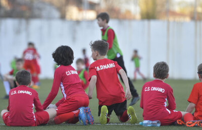 Galerie FOTO "Copiii" lui Badea » Gazeta a fost în vizită la grupele de juniori ale CS Dinamo: cine e ”Lăcătuș” din Groapă