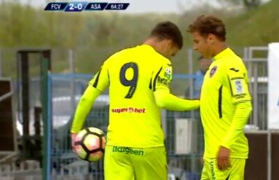 VIDEO Imagini surprinzătoare la un meci din Liga 1! Detaliul care arată că lucrurile nu merg deloc bine la echipă 