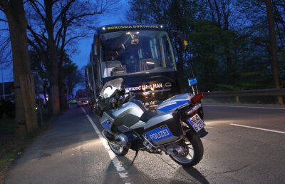 GALERIE FOTO Autocarul Borussiei Dortmund implicat într-o EXPLOZIE! Ultimele detalii: o scrisoare misterioasă + Bartra a fost operat