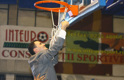 FOTO Poveste de 15 milioane €  » Sebastian Ghiță: portret complet! Cum a construit o echipă care a dominat autoritar baschetul masculin: jucători din NBA și salarii gigant!