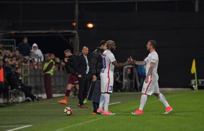 GALERIE FOTO Reghecampf l-a schimbat pe Alibec după doar o oră de joc! Reacție nervoasă a jucătorului