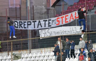 VIDEO + FOTO Scandal la CFR - FCSB: le-au furat steagul de pe gard! După codul ultras, gruparea ar trebui să se desființeze